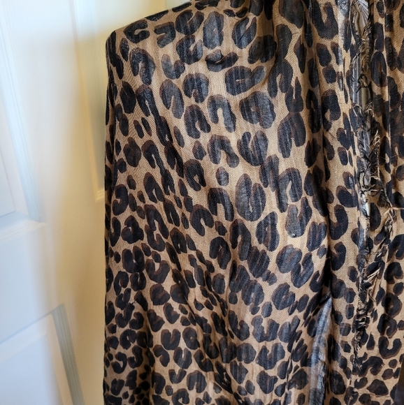 100% Authentic LOUIS VUITTON Leopard Print Cashmere Silk Scarf Wrap - Picture 6 of 15